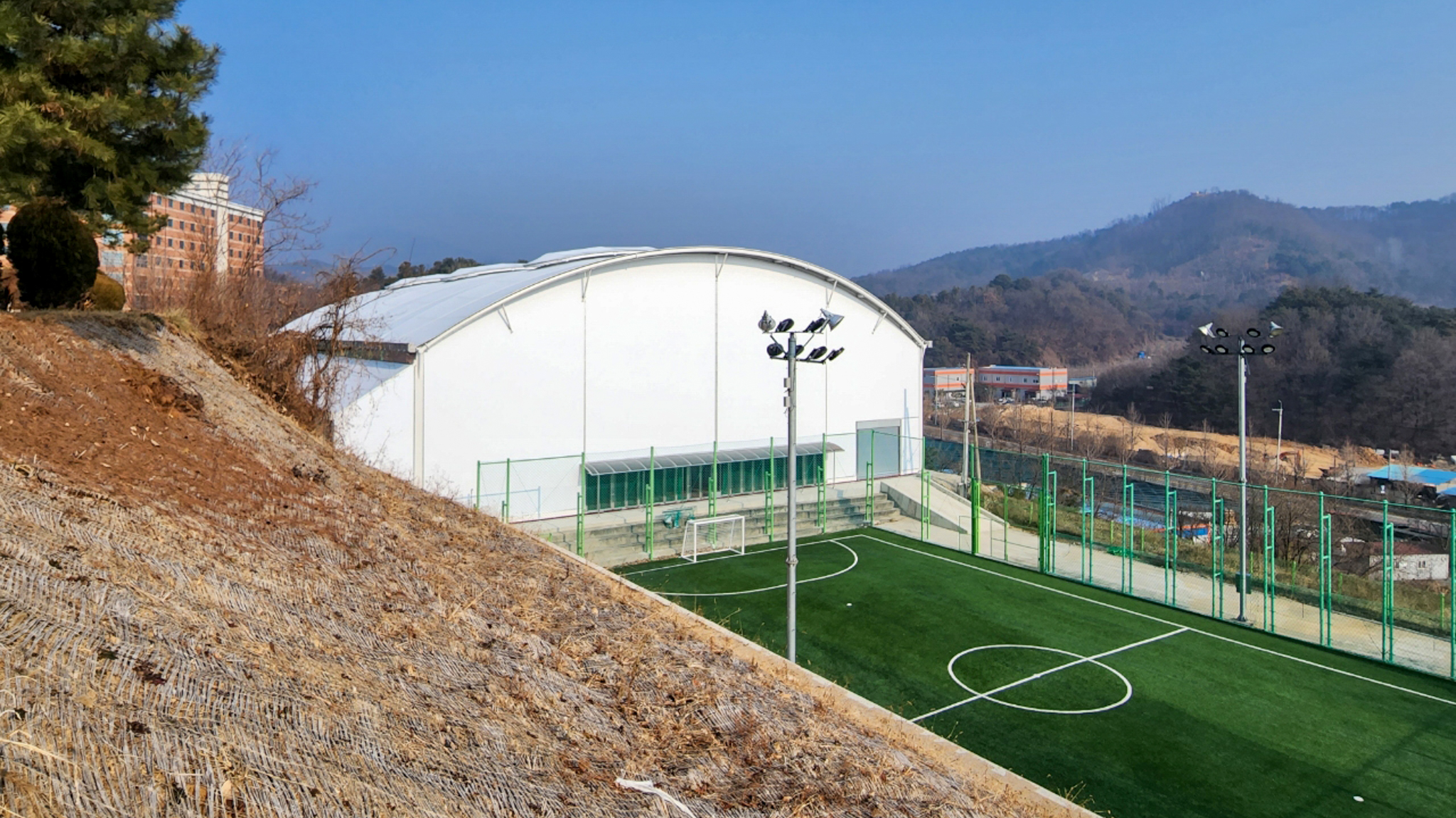 테니스장 전경(후면)